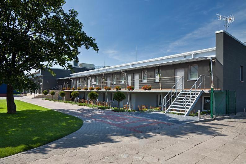 Restauracja 32 Motel グリフィツェ エクステリア 写真